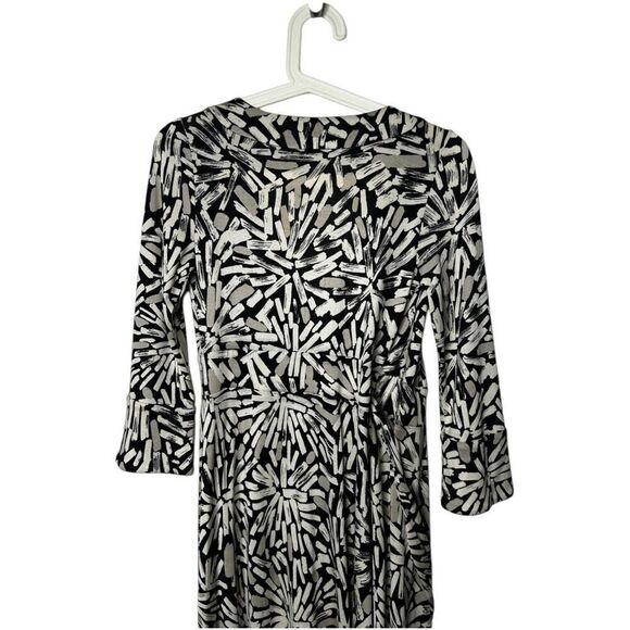Diane Von Fursteberg Black Cream All OVer Print Silk Wrap Mini Dress Size 2 - Picture 10 of 14